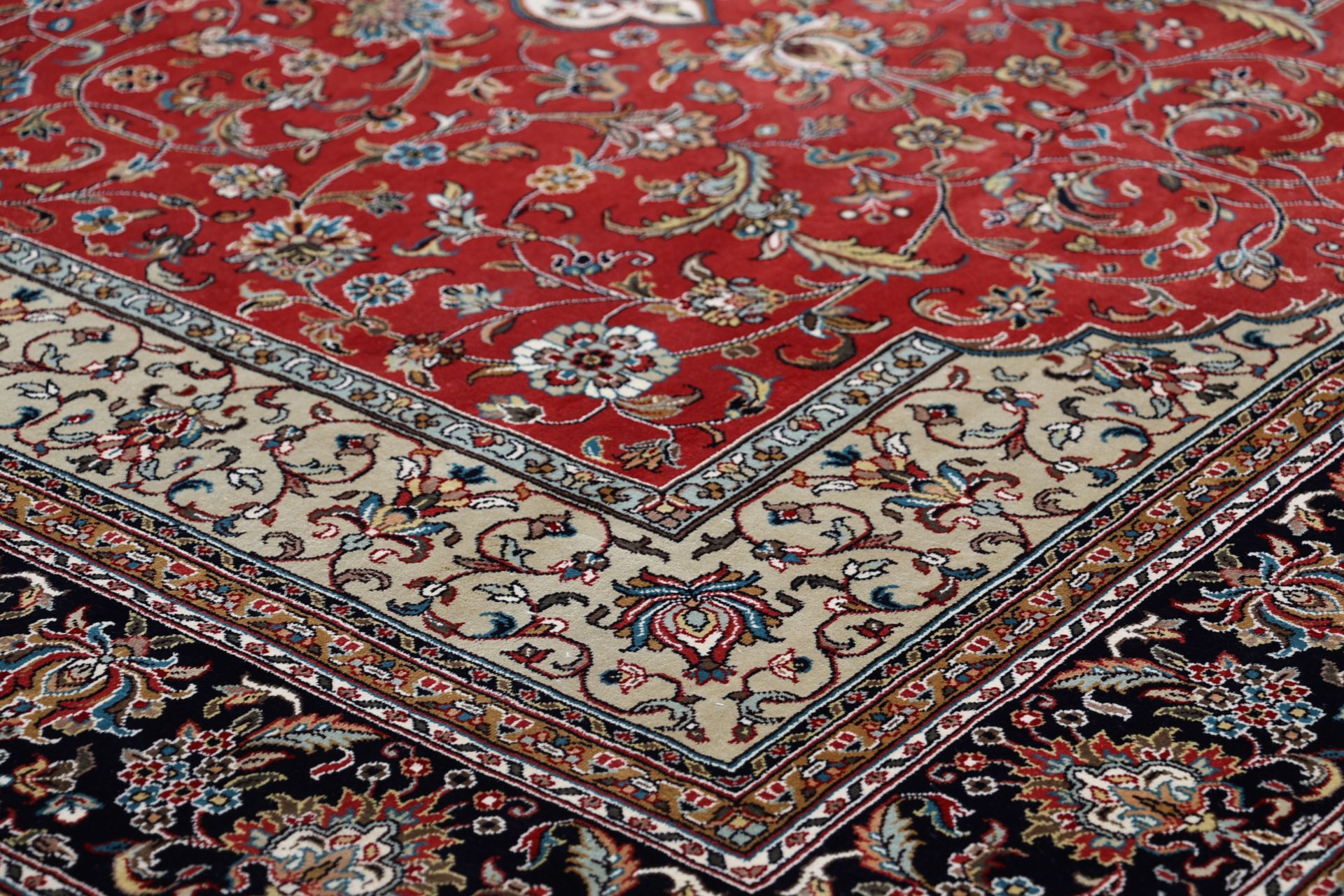 Kashmir Oriental Rug 239 × 168 cm, silk, hand-knotted — view 5