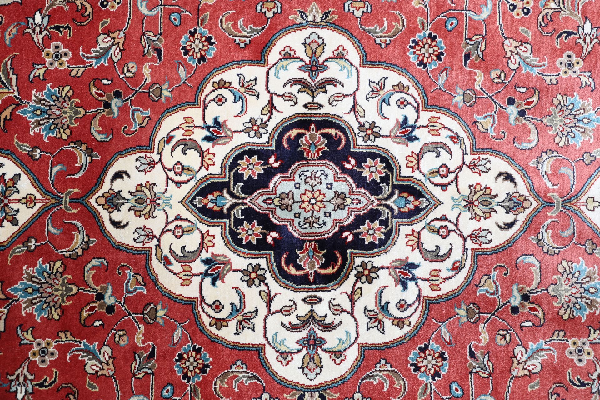 Kashmir Oriental Rug 239 × 168 cm, silk, hand-knotted — view 9