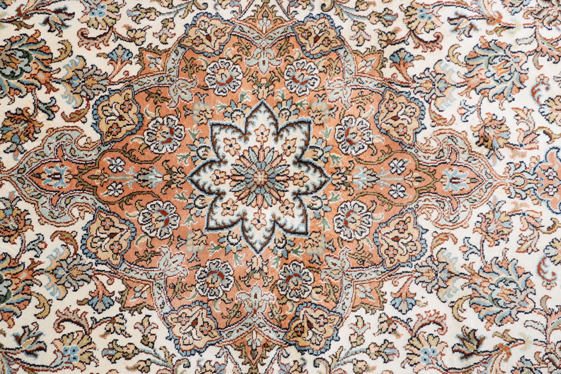 Kashmir Oriental Rug 254 × 169 cm, silk, hand-knotted — view 9