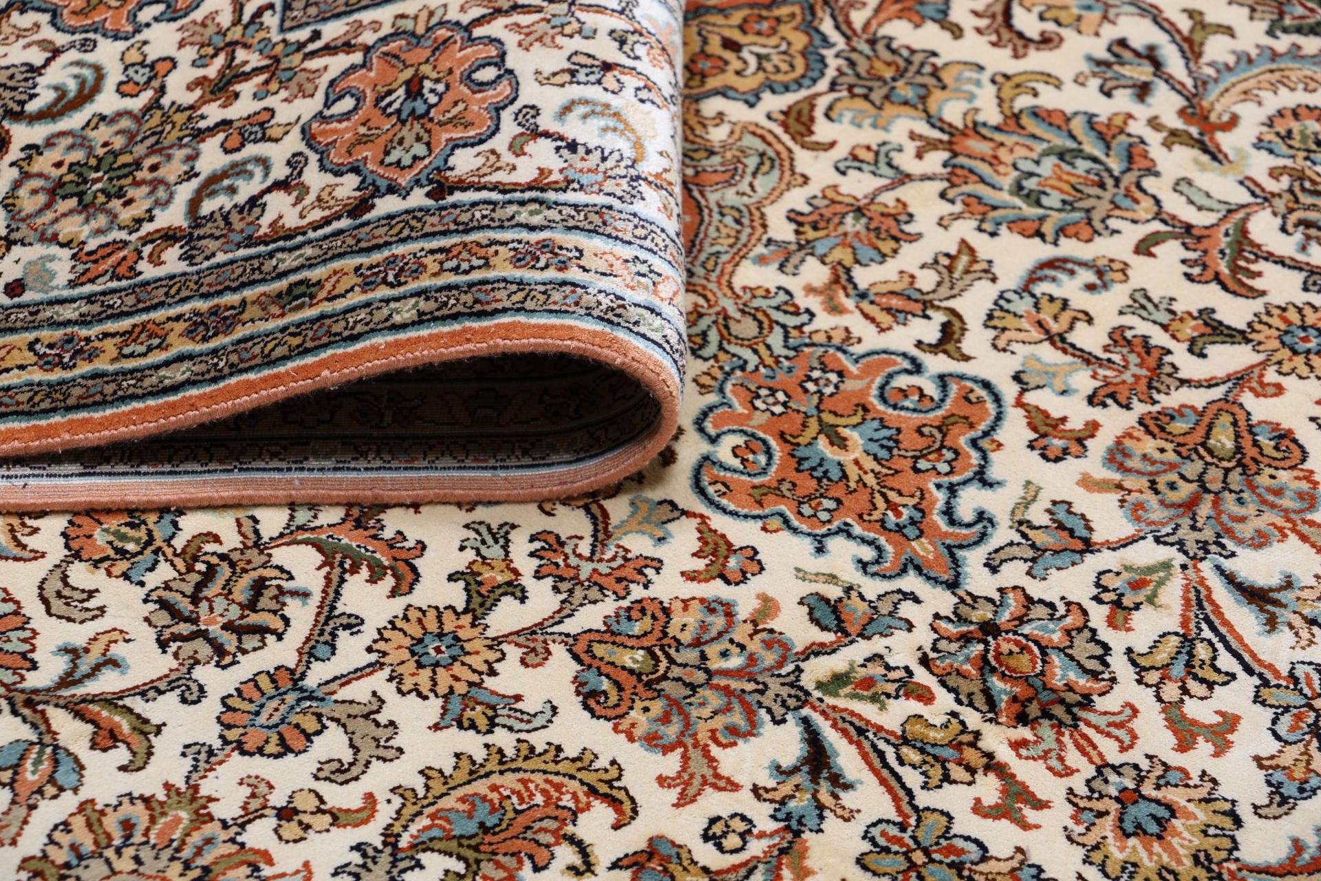 Kashmir Oriental Rug 254 × 169 cm, silk, hand-knotted — view 10