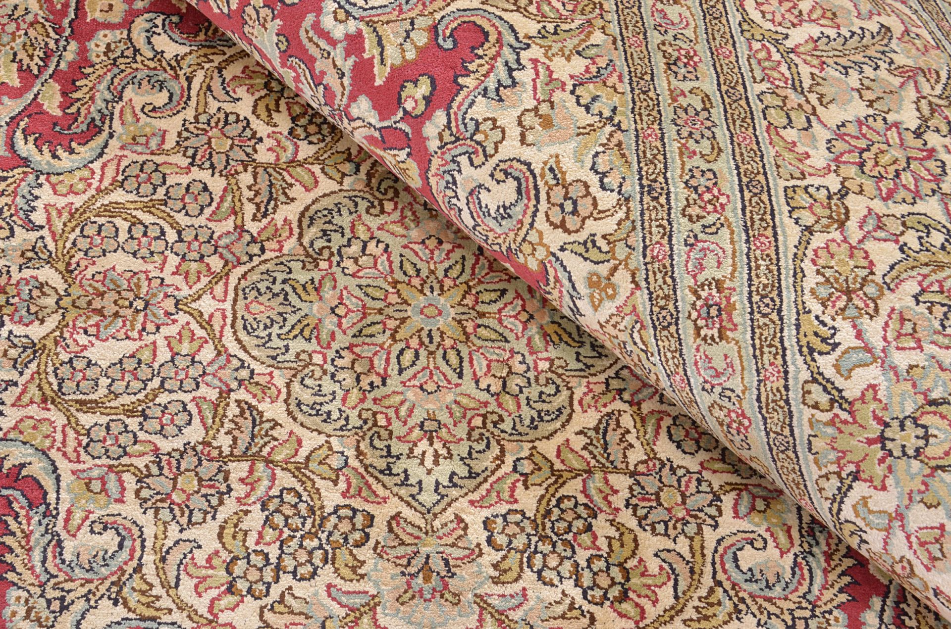 Kashmir Oriental Rug 243 × 170 cm, silk, hand-knotted — view 5
