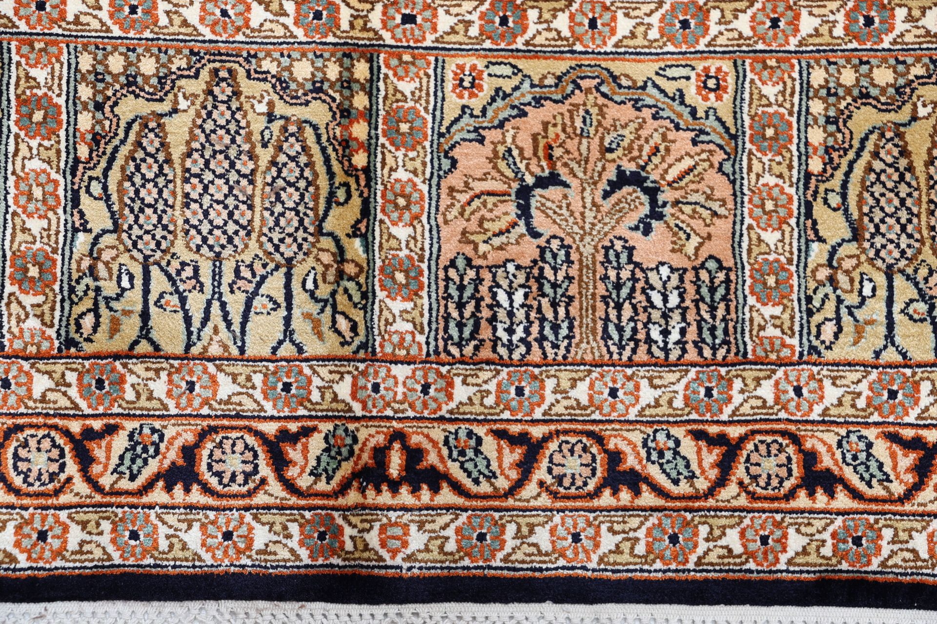 Kashmir Oriental Rug 250 × 170 cm, silk, hand-knotted — view 8