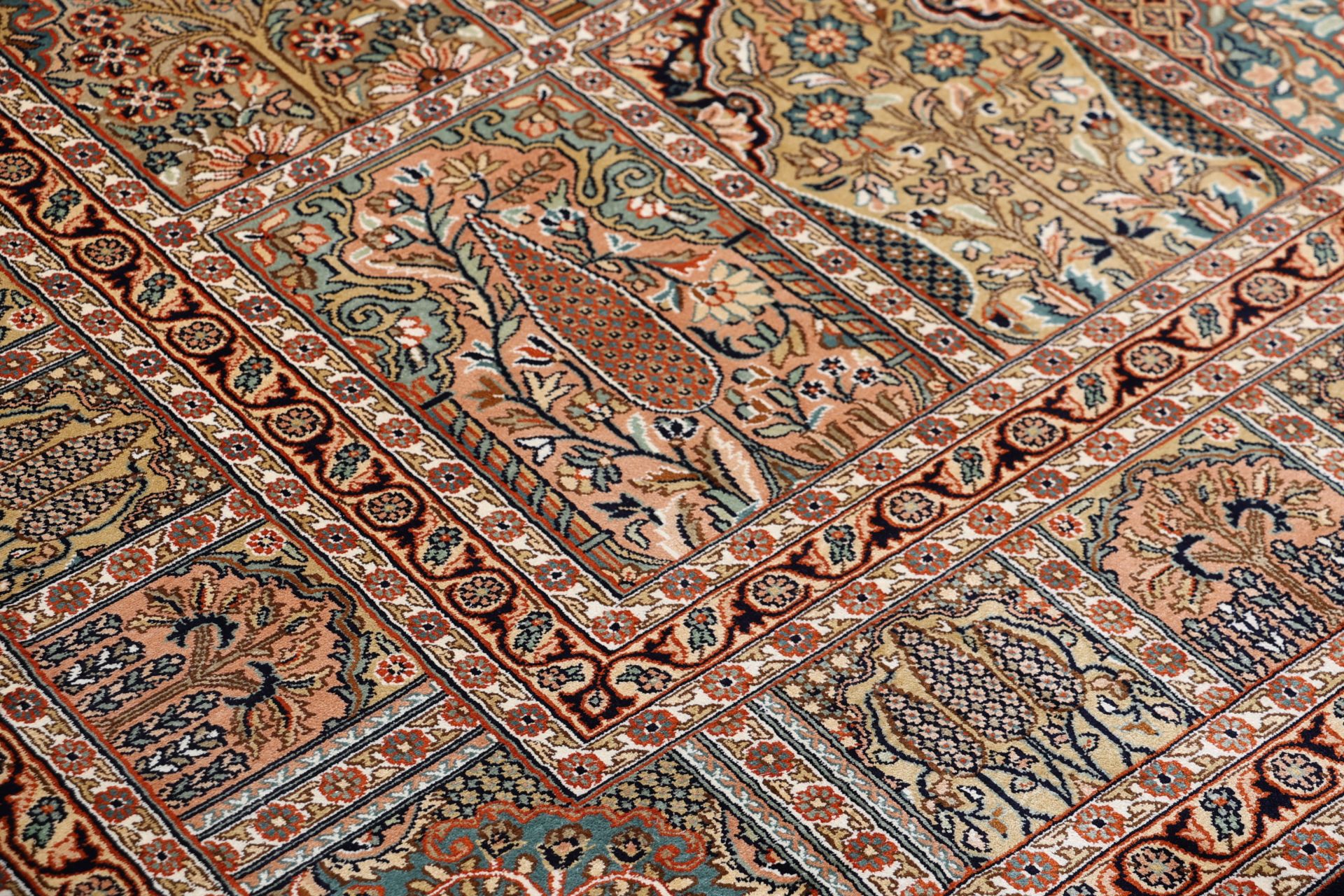 Kashmir Oriental Rug 250 × 170 cm, silk, hand-knotted — view 5