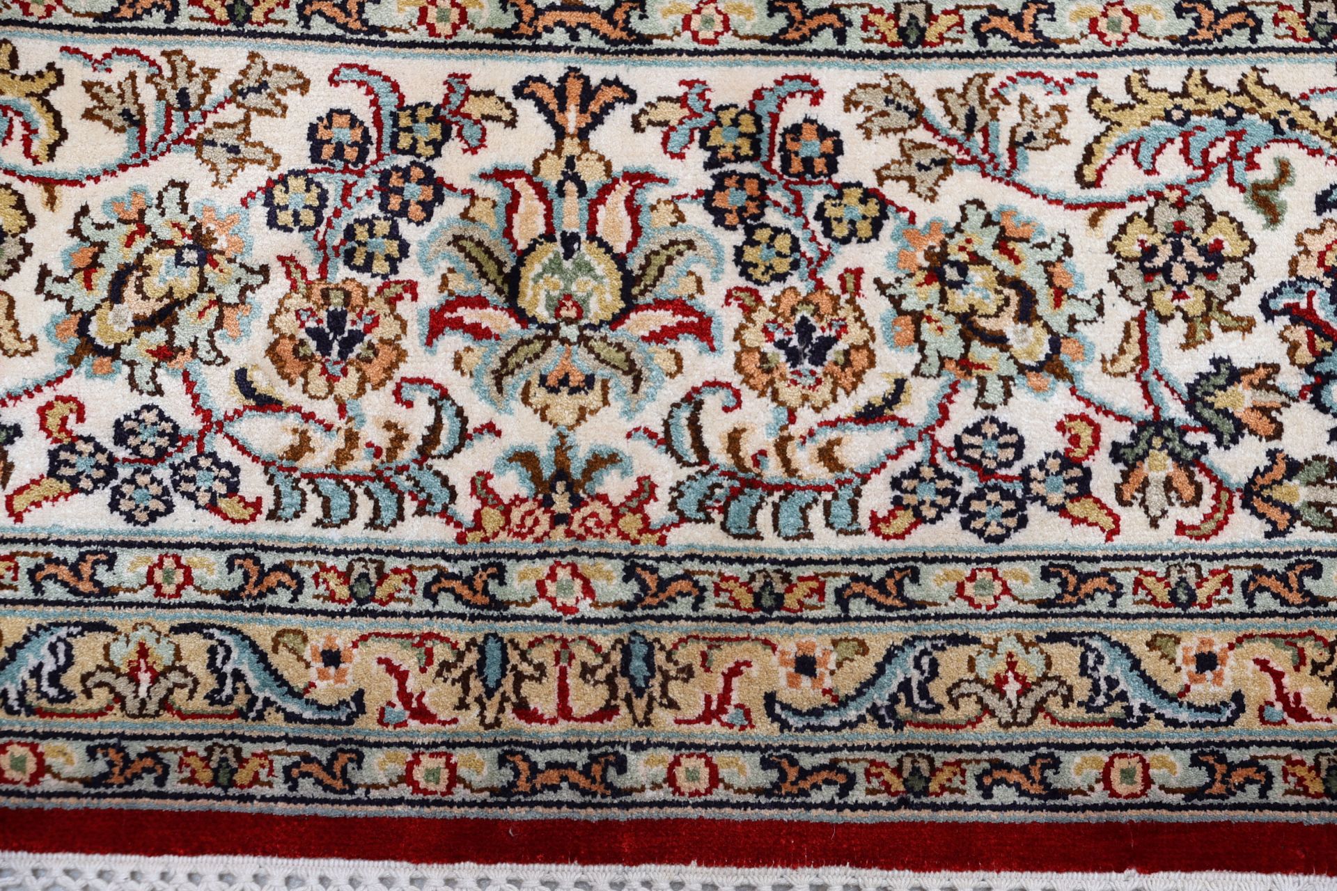 Kashmir Oriental Rug 249 × 173 cm, silk, hand-knotted — view 8