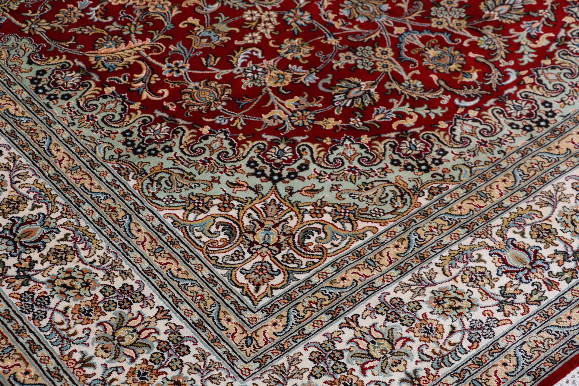Kashmir Oriental Rug 249 × 173 cm, silk, hand-knotted — view 5