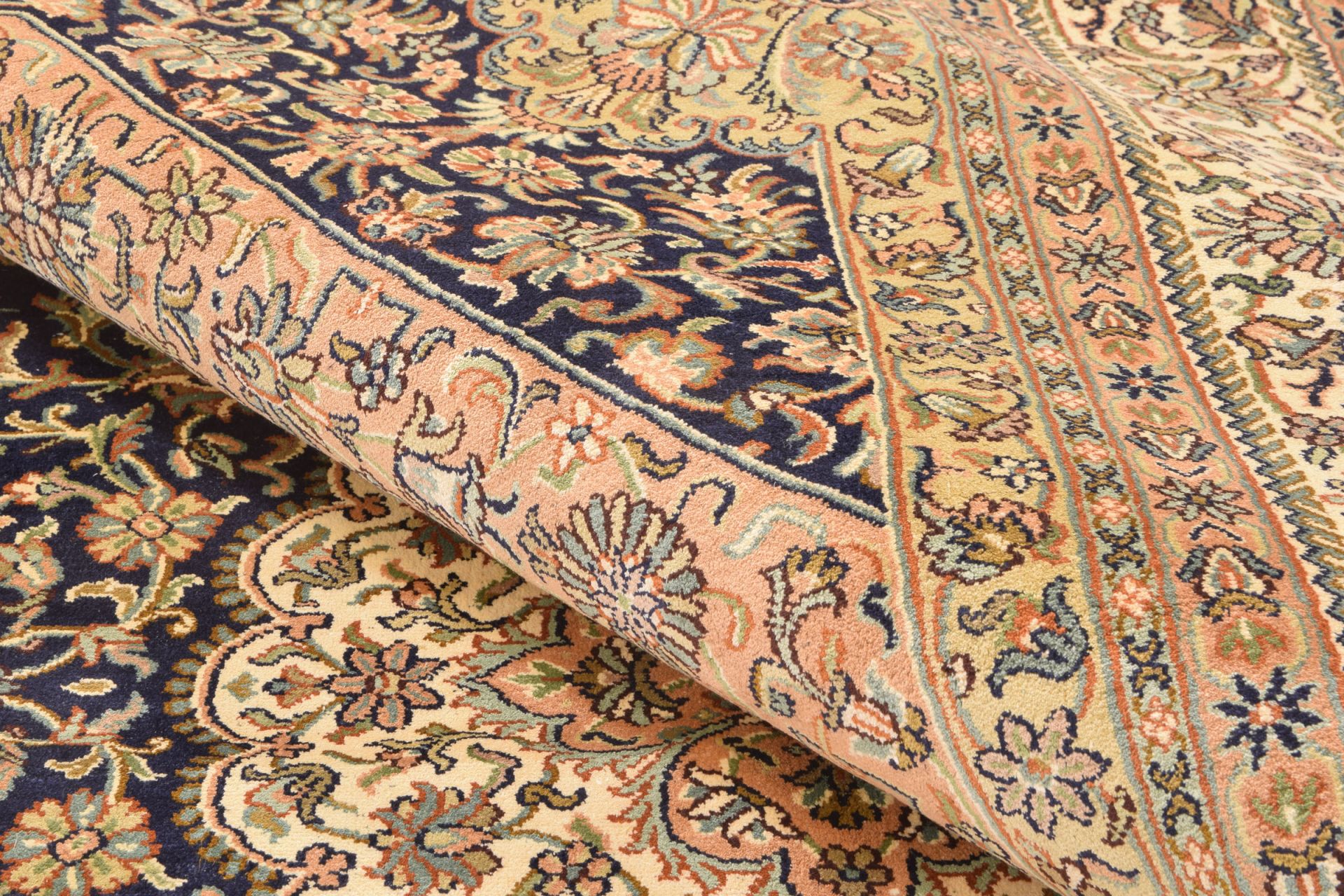 Kashmir Oriental Rug 251 × 173 cm, silk, hand-knotted — view 3