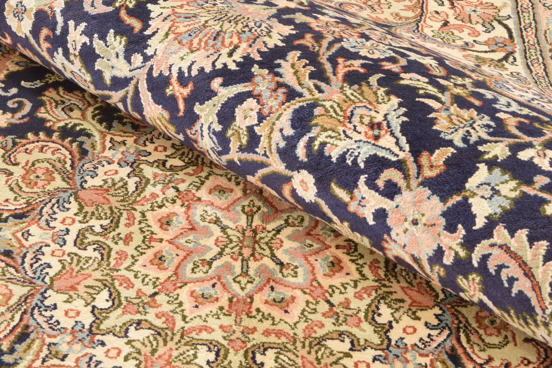 Kashmir Oriental Rug 260 × 174 cm, silk, hand-knotted — view 4