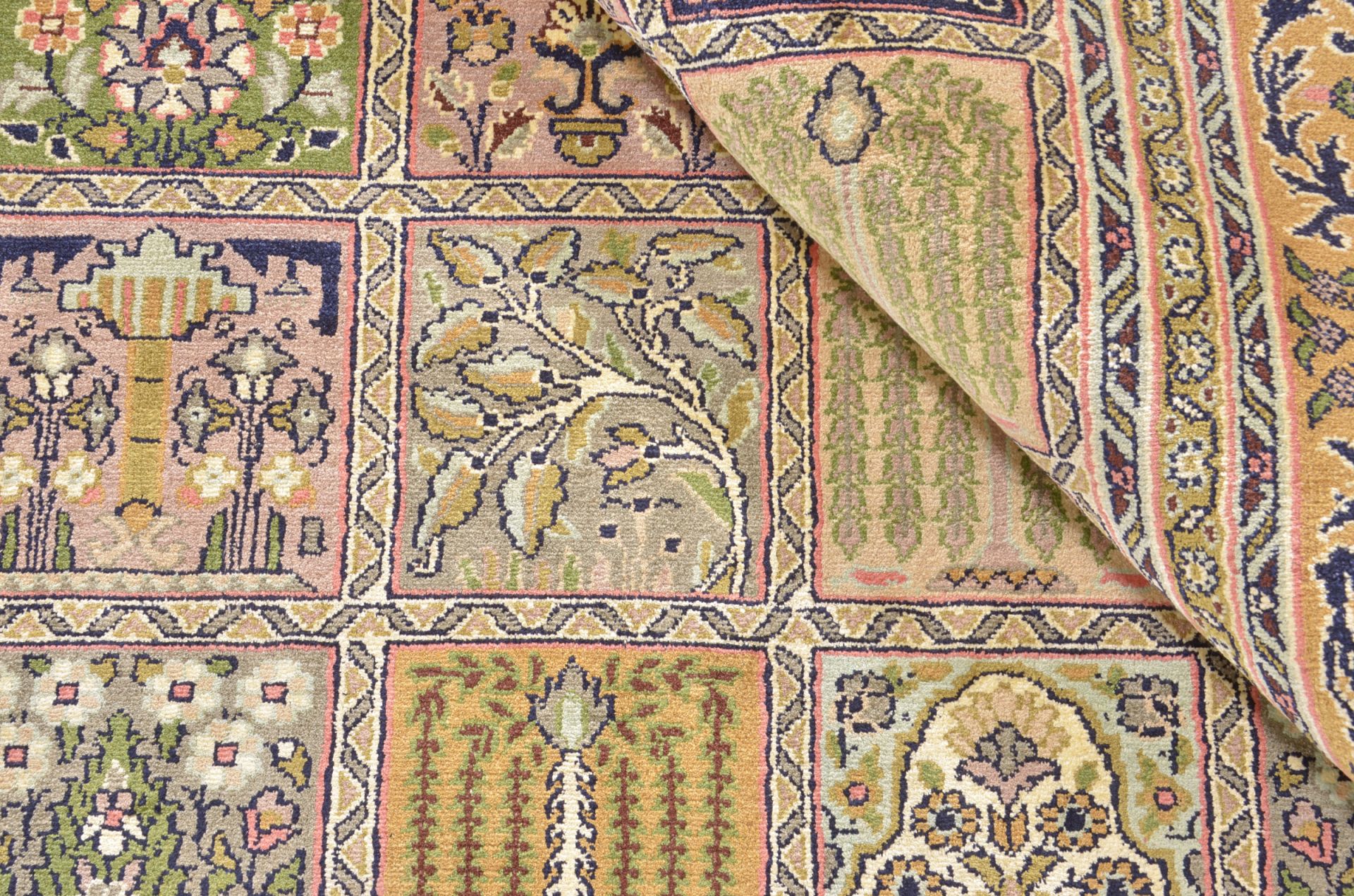 Kashmir Oriental Rug 274 × 183 cm, silk, hand-knotted — view 4