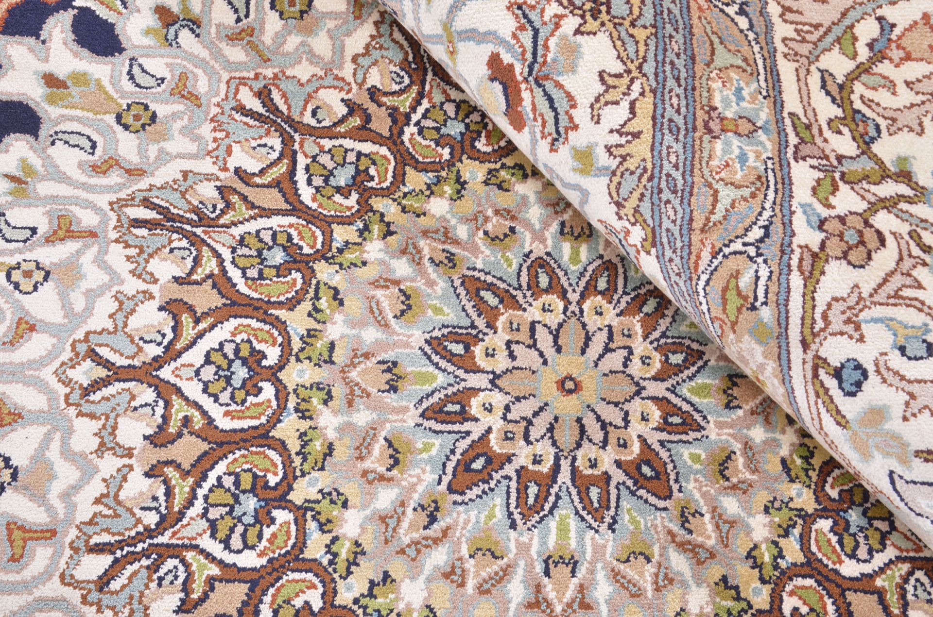 Kashmir Oriental Rug 280 × 184 cm, silk, hand-knotted — view 4