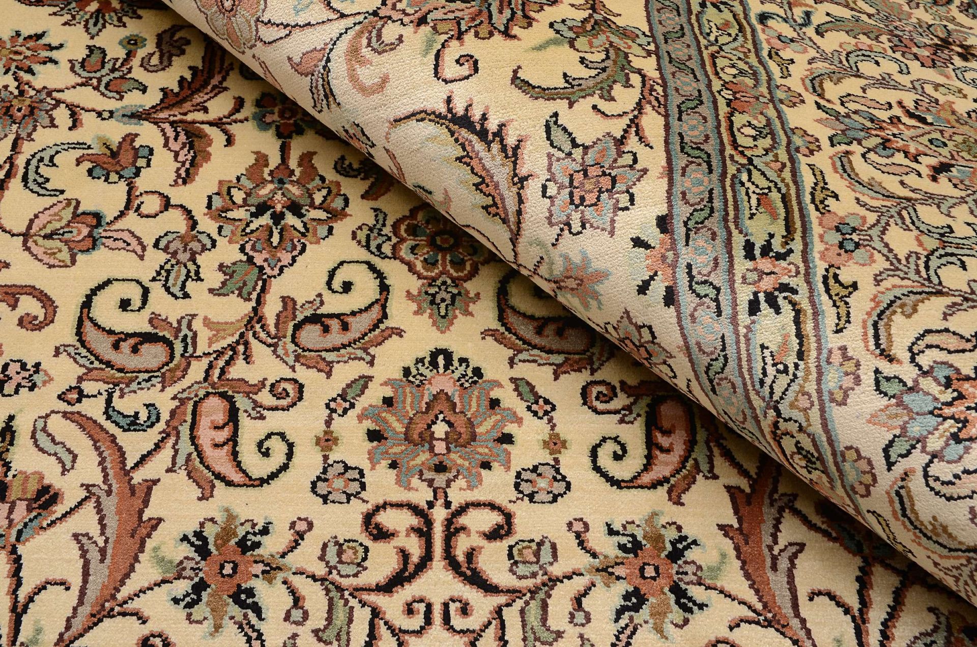 Kashmir Oriental Rug 277 × 185 cm, silk, hand-knotted — view 4