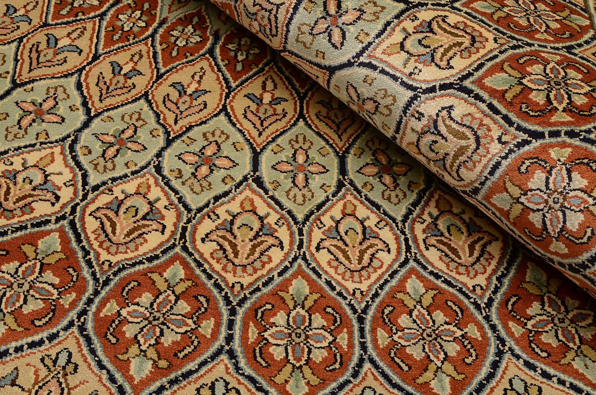 Kashmir Oriental Rug 278 × 189 cm, silk, hand-knotted — view 4