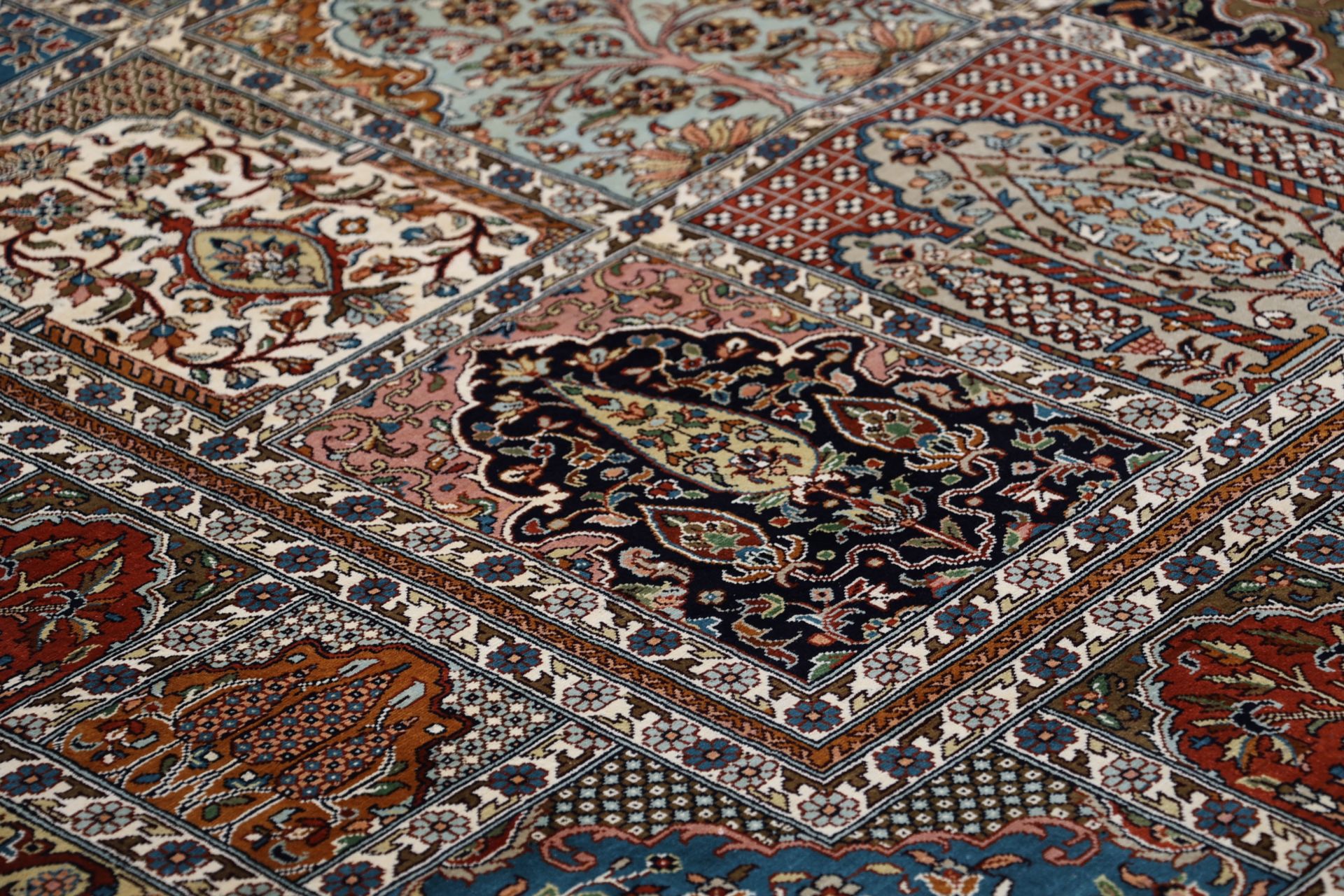 Kashmir Oriental Rug 295 × 201 cm, silk, hand-knotted — view 5