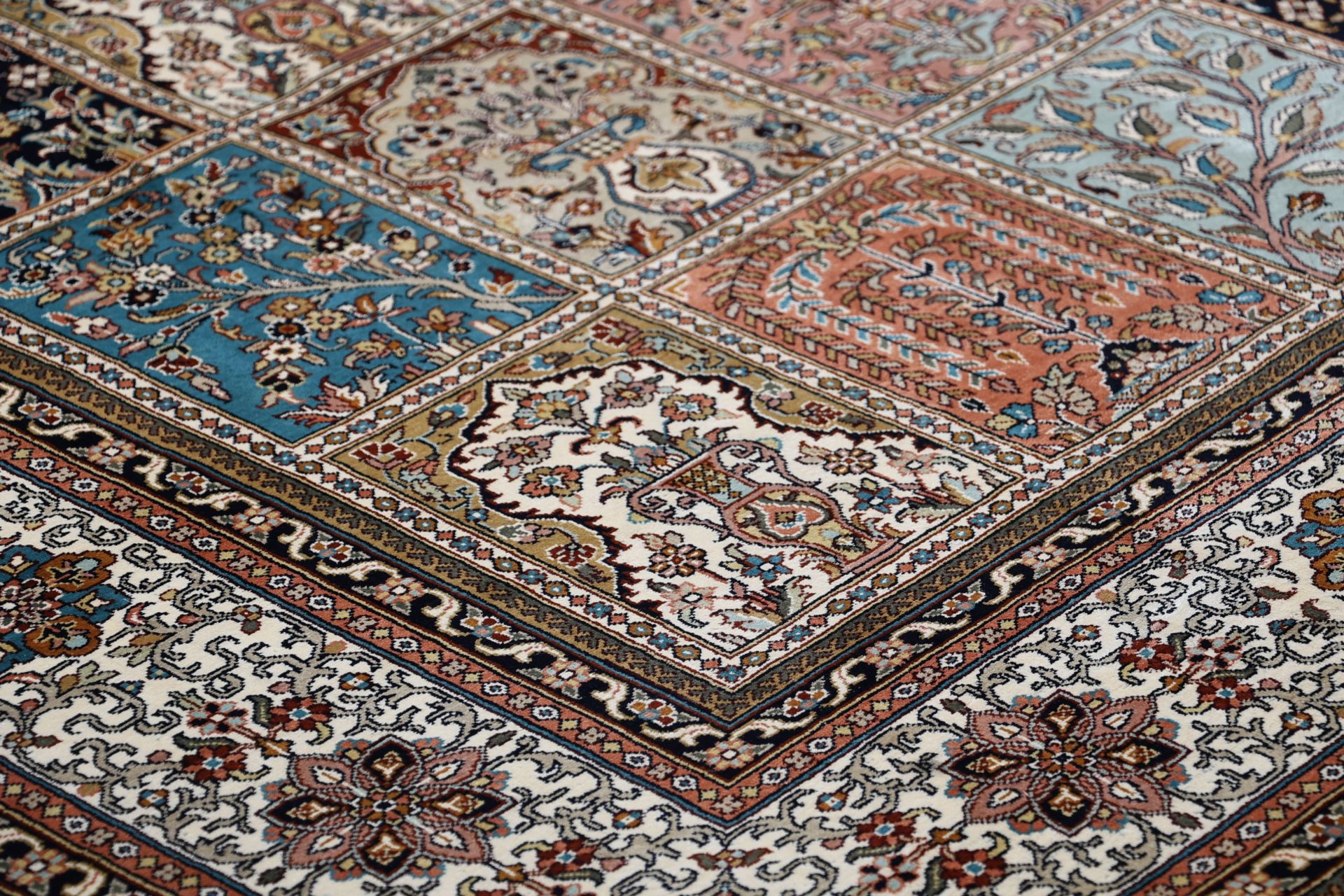 Kashmir Oriental Rug 296 × 203 cm, silk, hand-knotted — view 5