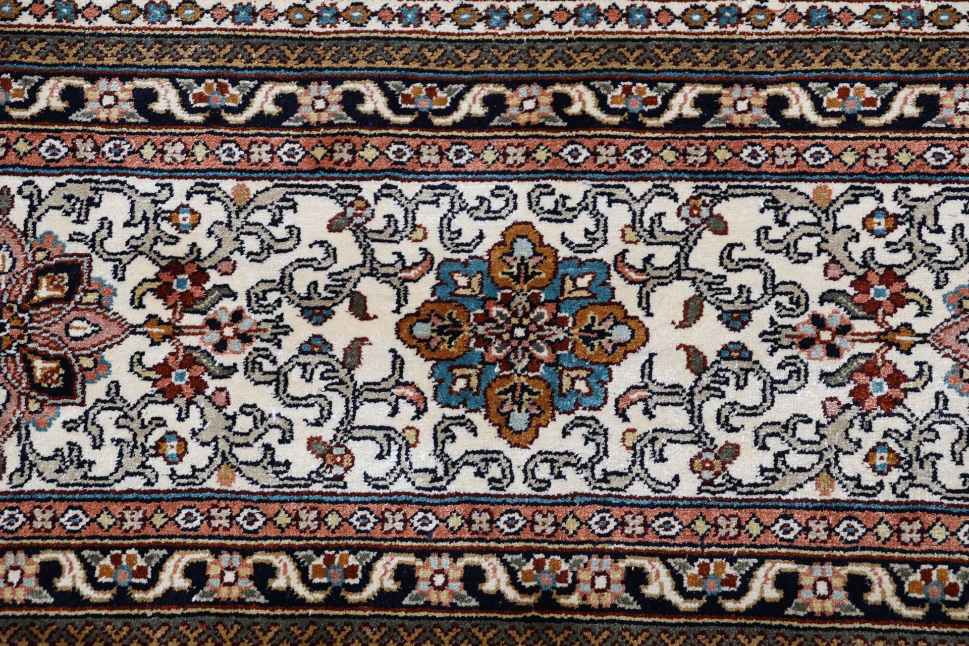 Kashmir Oriental Rug 296 × 203 cm, silk, hand-knotted — view 8