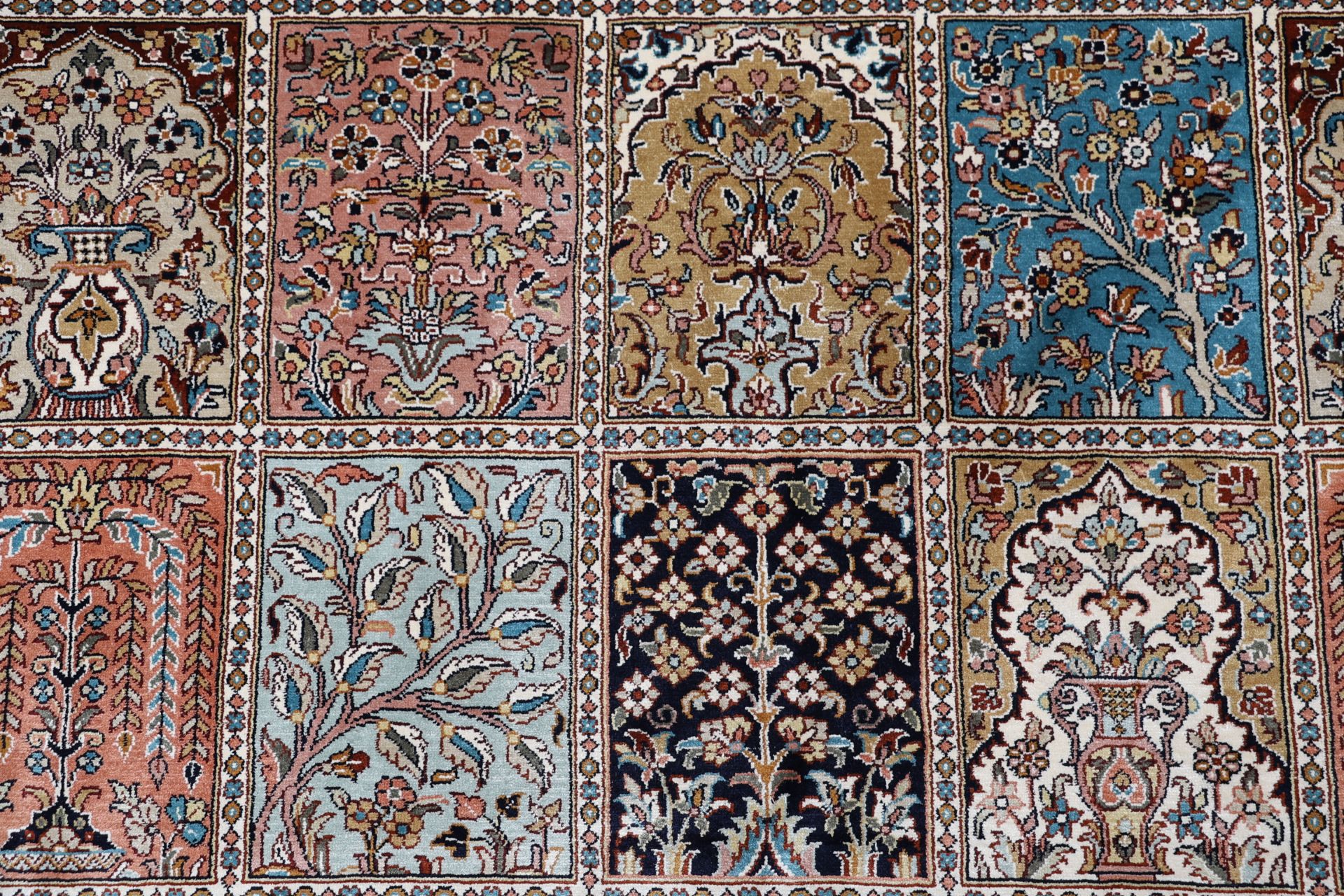 Kashmir Oriental Rug 296 × 203 cm, silk, hand-knotted — view 9
