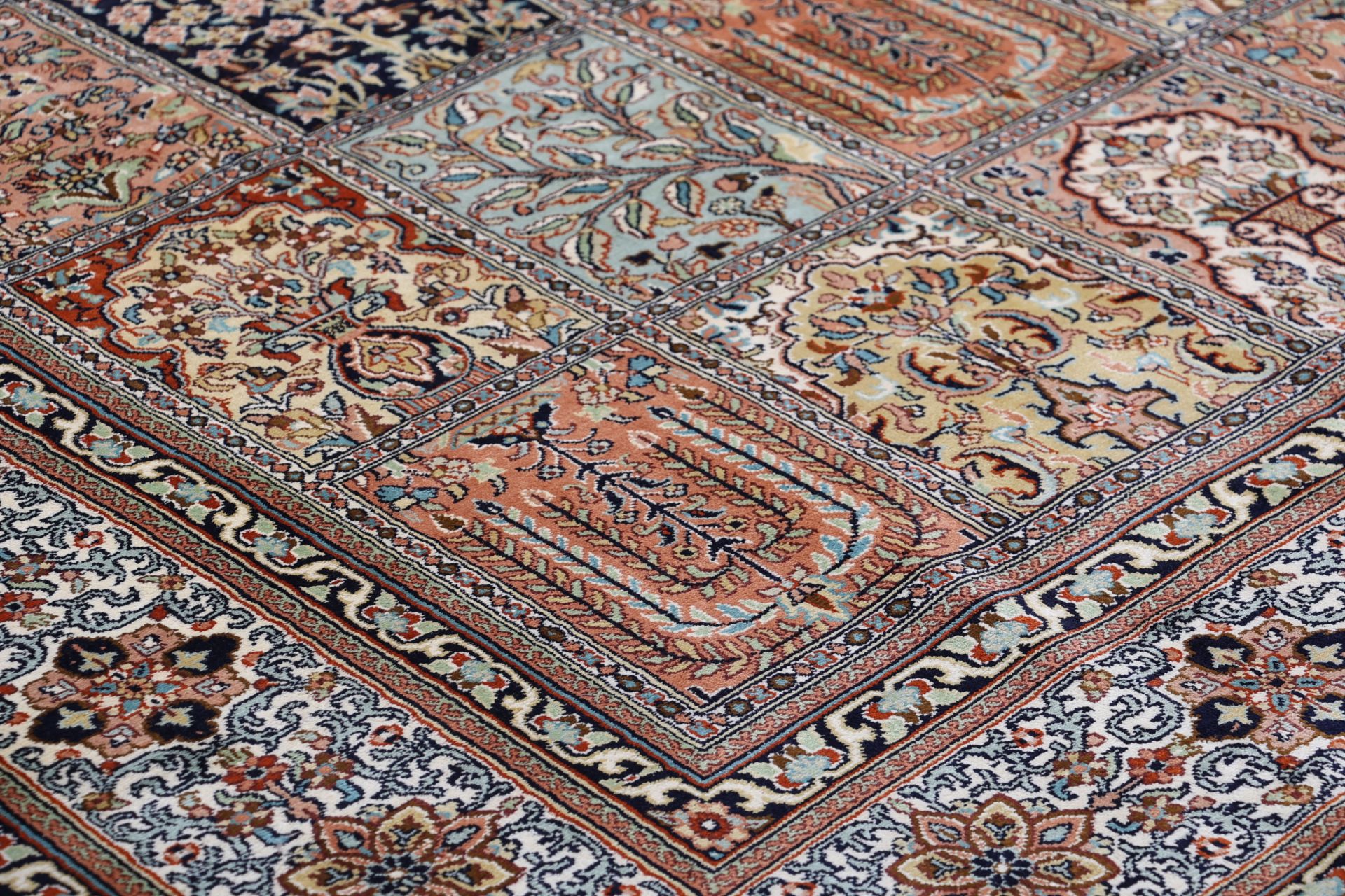 Kashmir Oriental Rug 296 × 215 cm, silk, hand-knotted — view 5