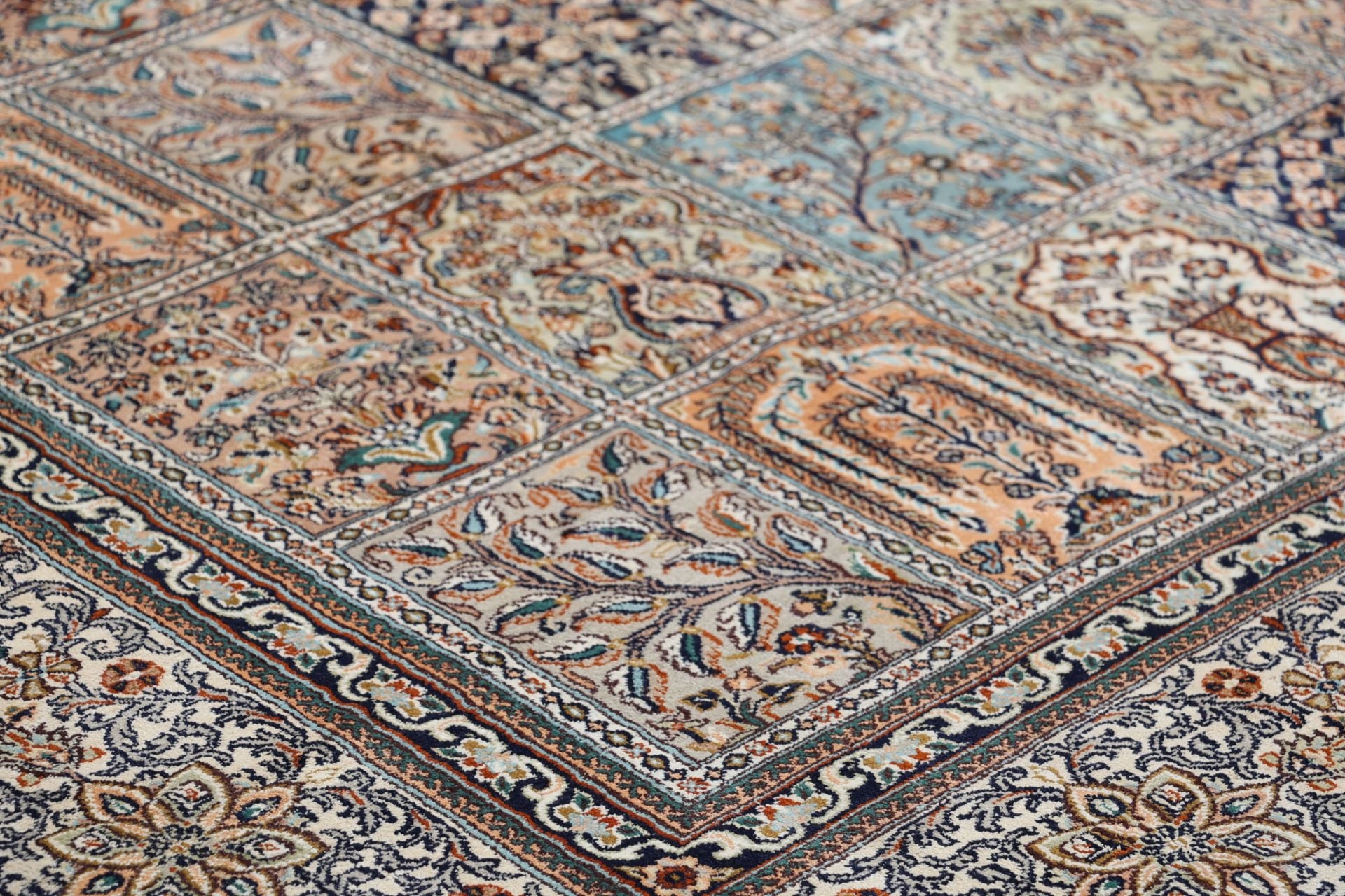 Kashmir Oriental Rug 245 × 245 cm, silk, hand-knotted — view 5