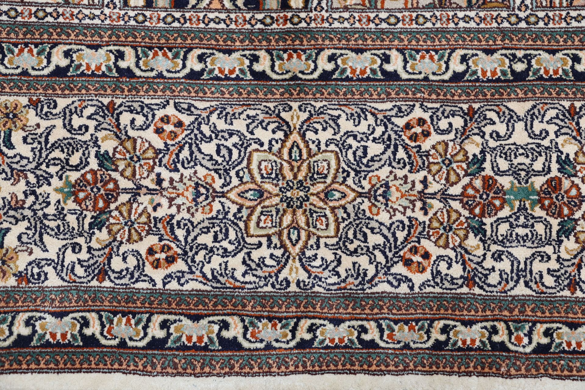 Kashmir Oriental Rug 245 × 245 cm, silk, hand-knotted — view 8