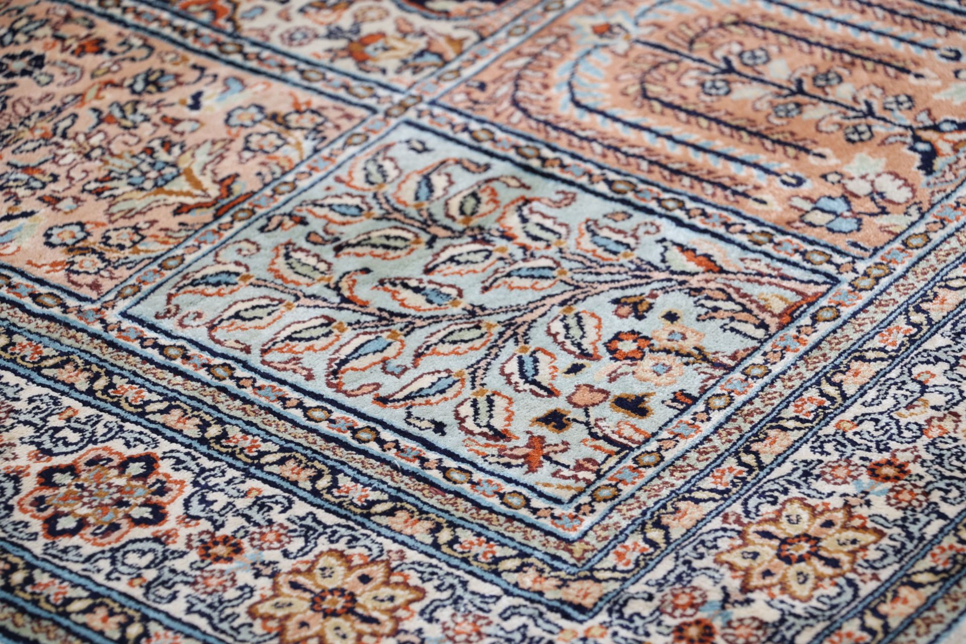 Kashmir Oriental Rug 241 × 76 cm, silk, hand-knotted — view 5
