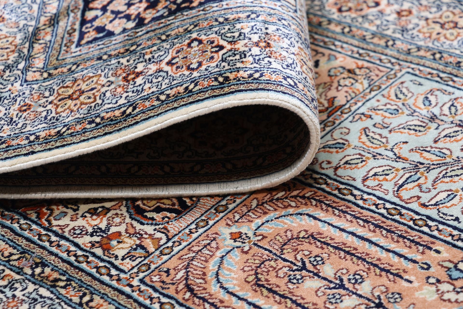 Kashmir Oriental Rug 241 × 76 cm, silk, hand-knotted — view 10