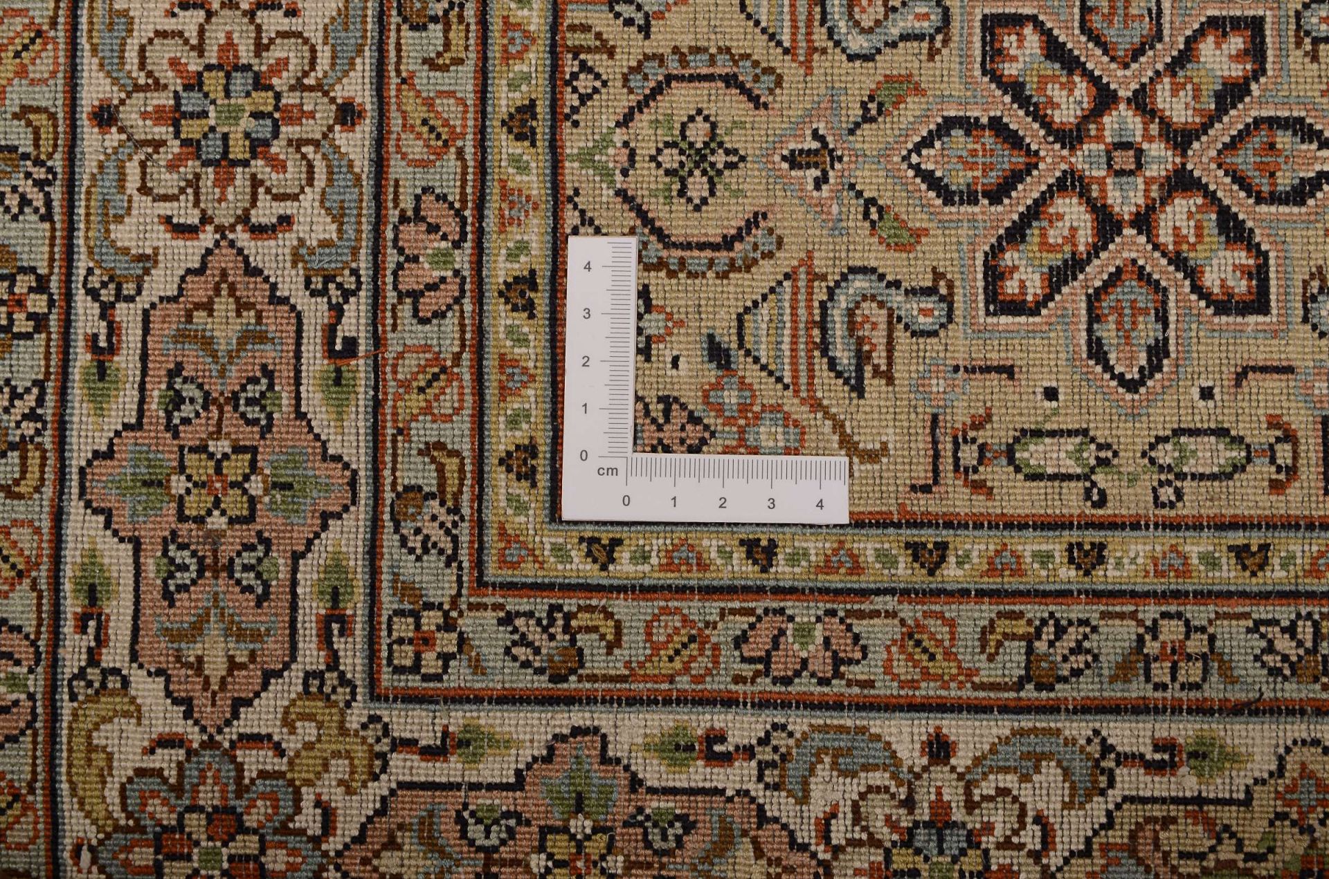 Kashmir Oriental Rug 310 × 82 cm, silk, hand-knotted — view 3