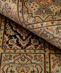Kashmir Oriental Rug 310 × 82 cm, silk, hand-knotted — view 4