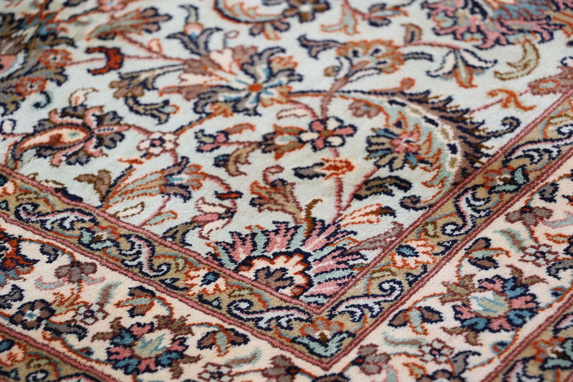 Kashmir Oriental Rug 303 × 83 cm, silk, hand-knotted — view 5