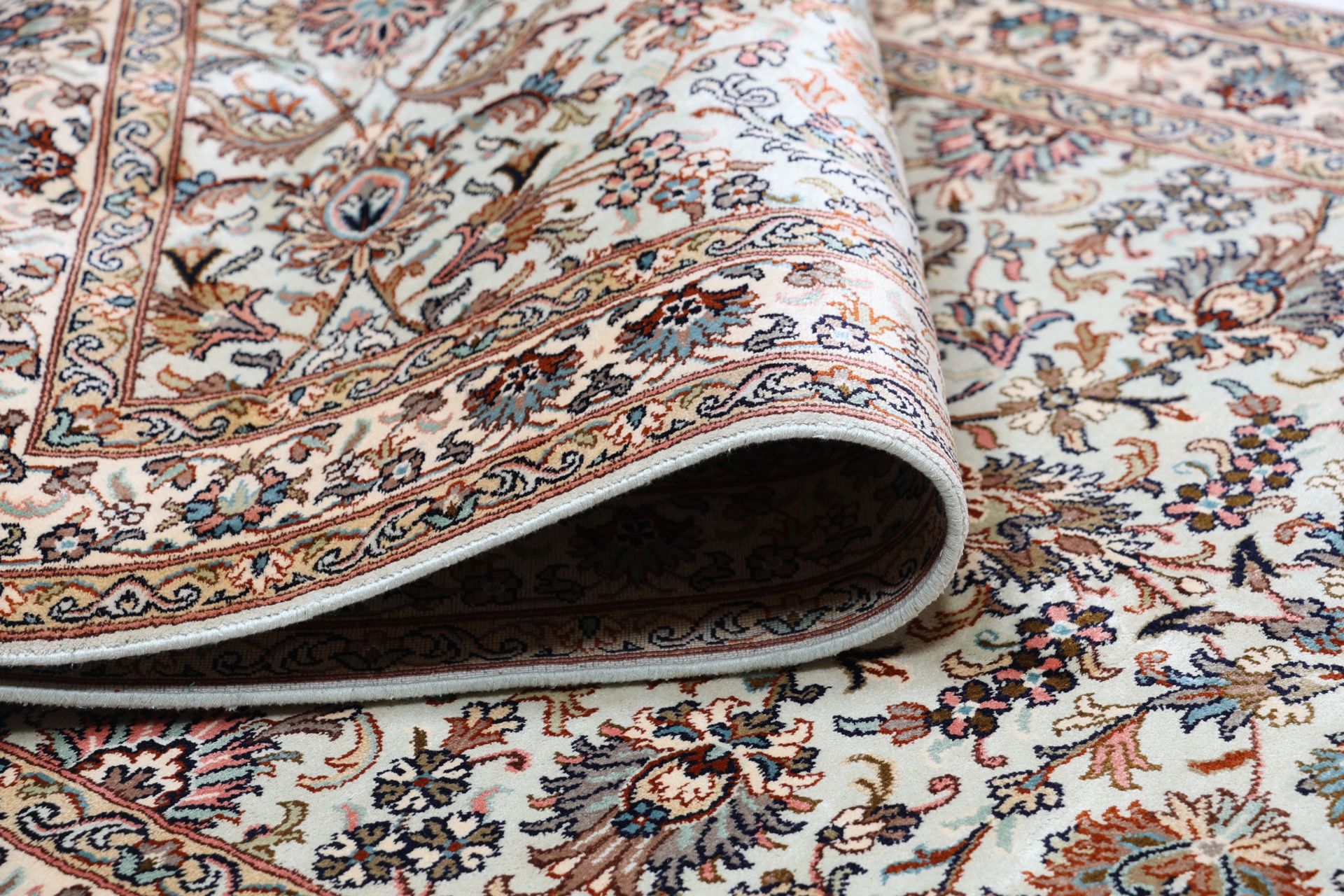 Kashmir Oriental Rug 303 × 83 cm, silk, hand-knotted — view 10