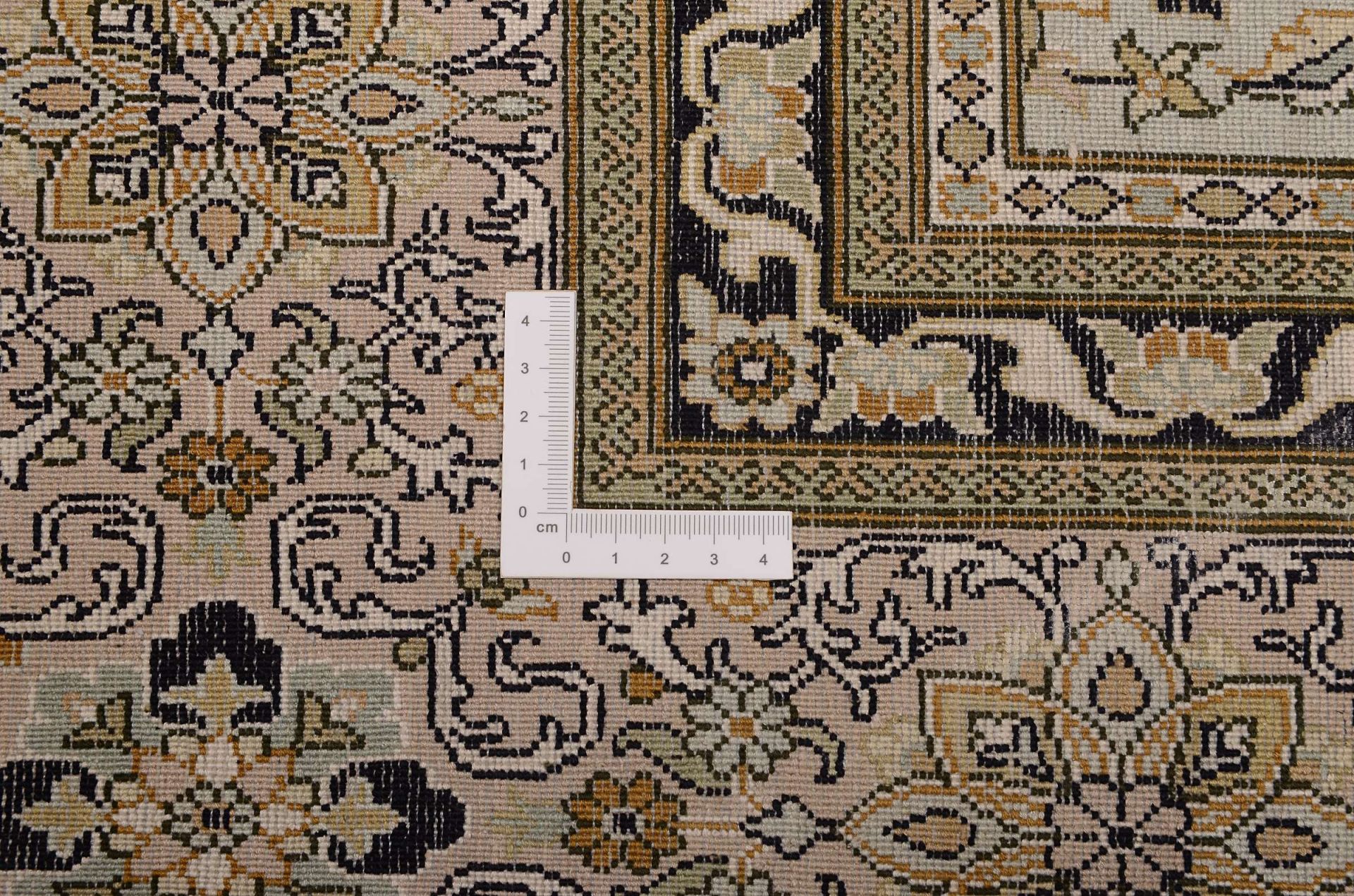 Kashmir Oriental Rug 222 × 148 cm, silk, hand-knotted — view 3