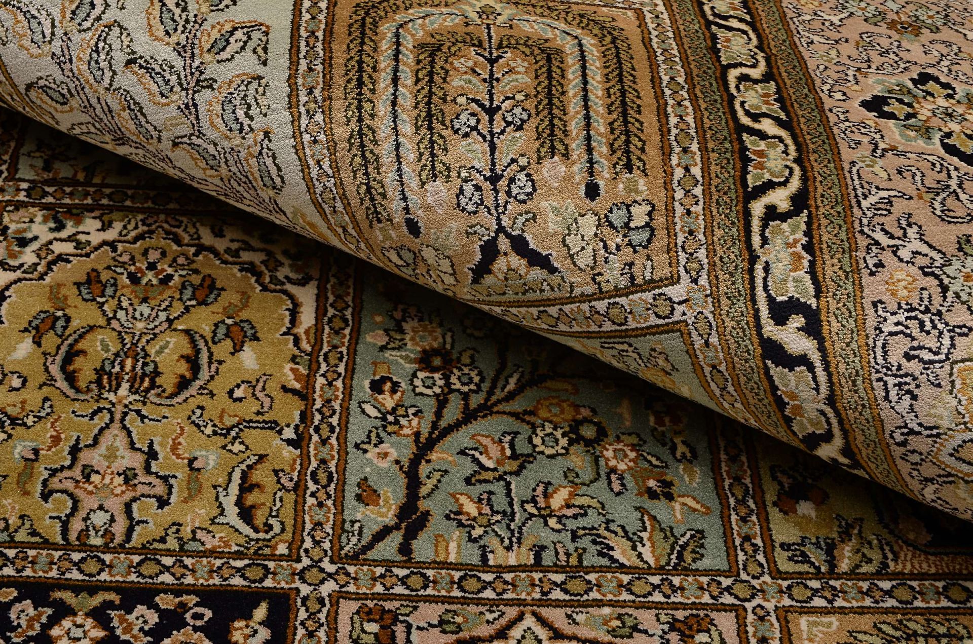 Kashmir Oriental Rug 222 × 148 cm, silk, hand-knotted — view 4