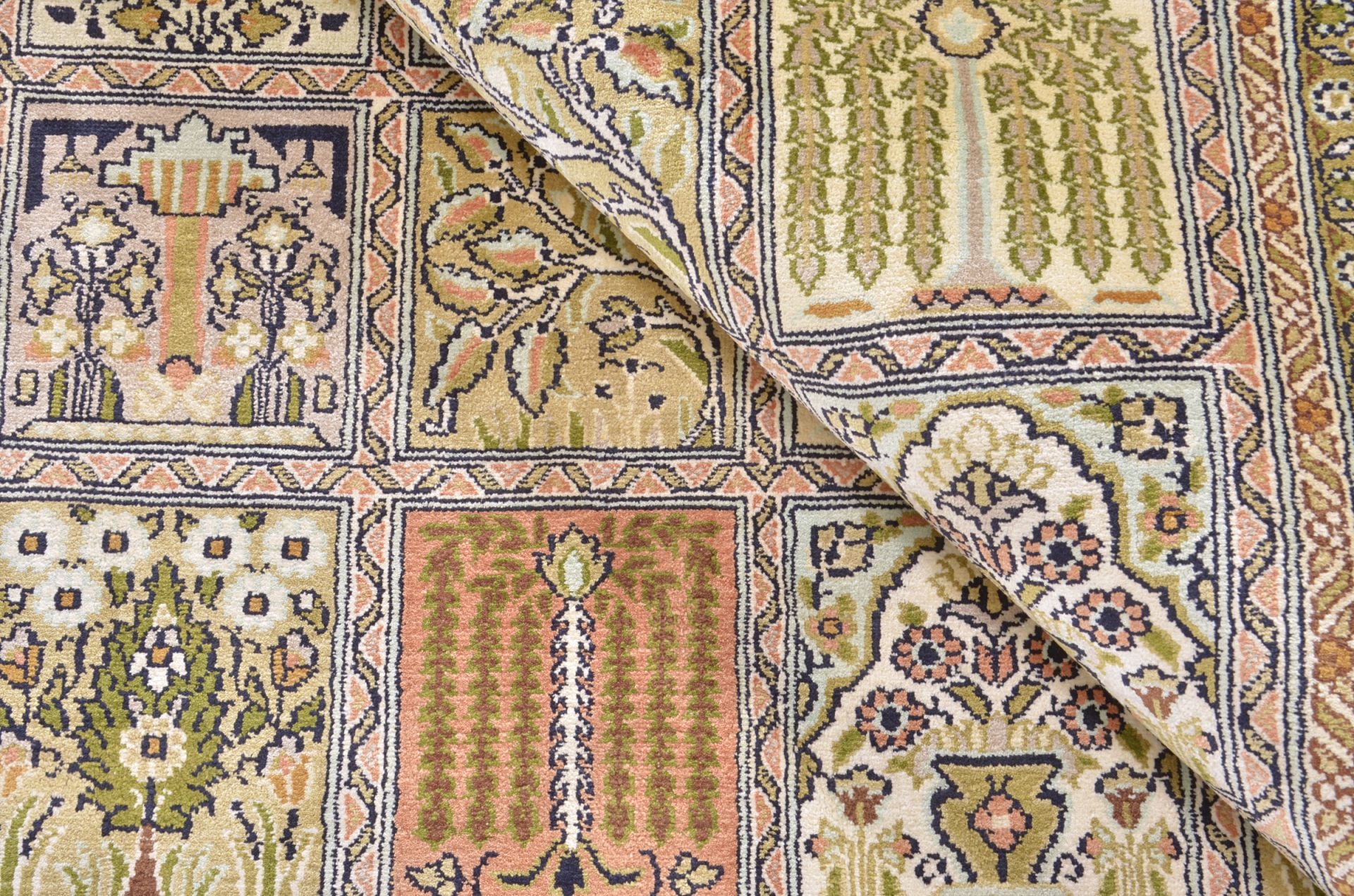 Kashmir Oriental Rug 282 × 185 cm, silk, hand-knotted — view 4