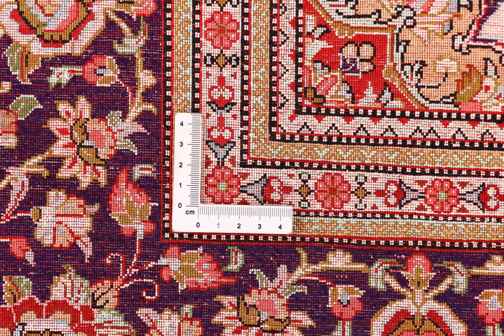Qom Persian Rug 218 × 140 cm, silk, hand-knotted — view 9