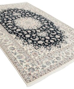 Isfahan Persian Rug 305 × 200 cm, wool & silk, hand-knotted — view 2